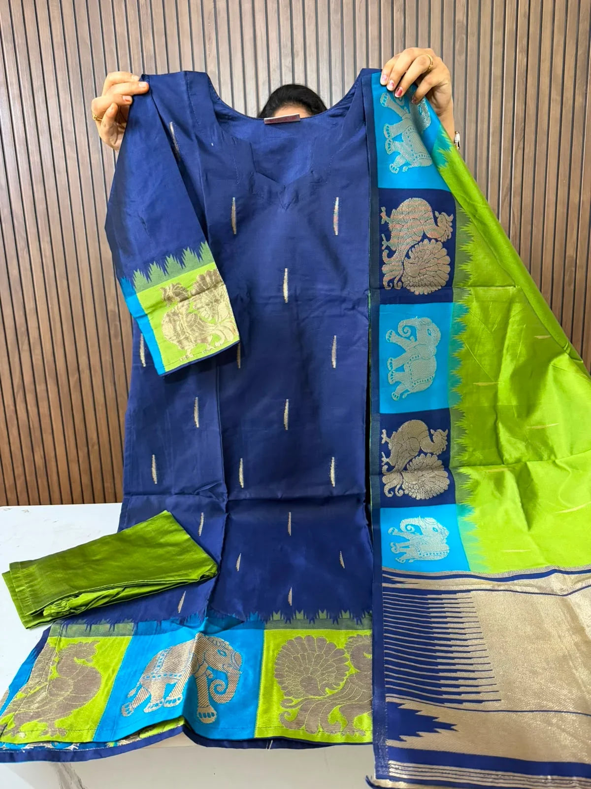 Gadwal Border Banarasi Silk 3 Piece Set