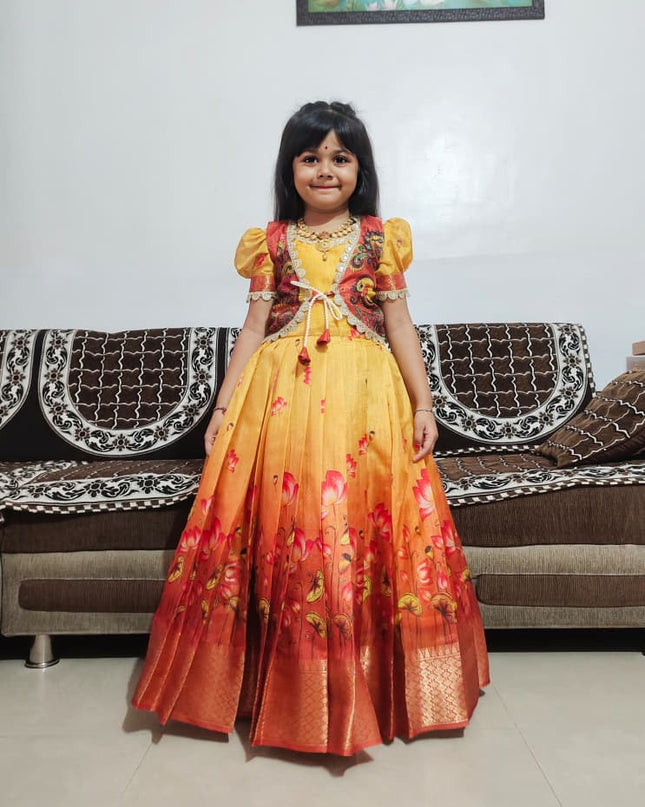 &nbsp;full stiched &nbsp;pure &nbsp;silk zari line all body &nbsp; with  kalamkari design jacket