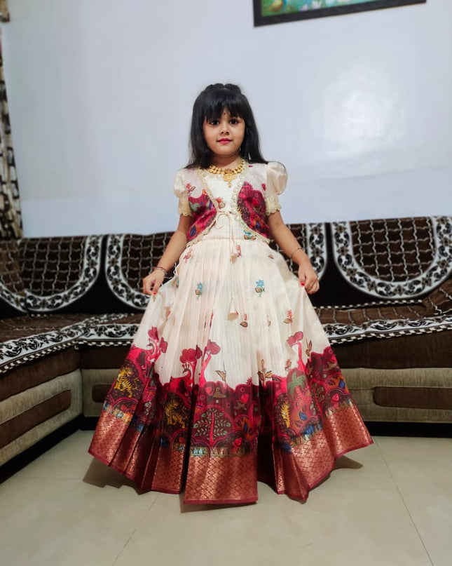 &nbsp;full stiched &nbsp;pure &nbsp;silk zari line all body &nbsp; with  kalamkari design jacket