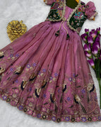 Mauve Pink, with dark green / 1 Year