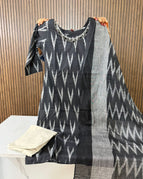 Black / M
