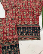 Crimson red base with black / M