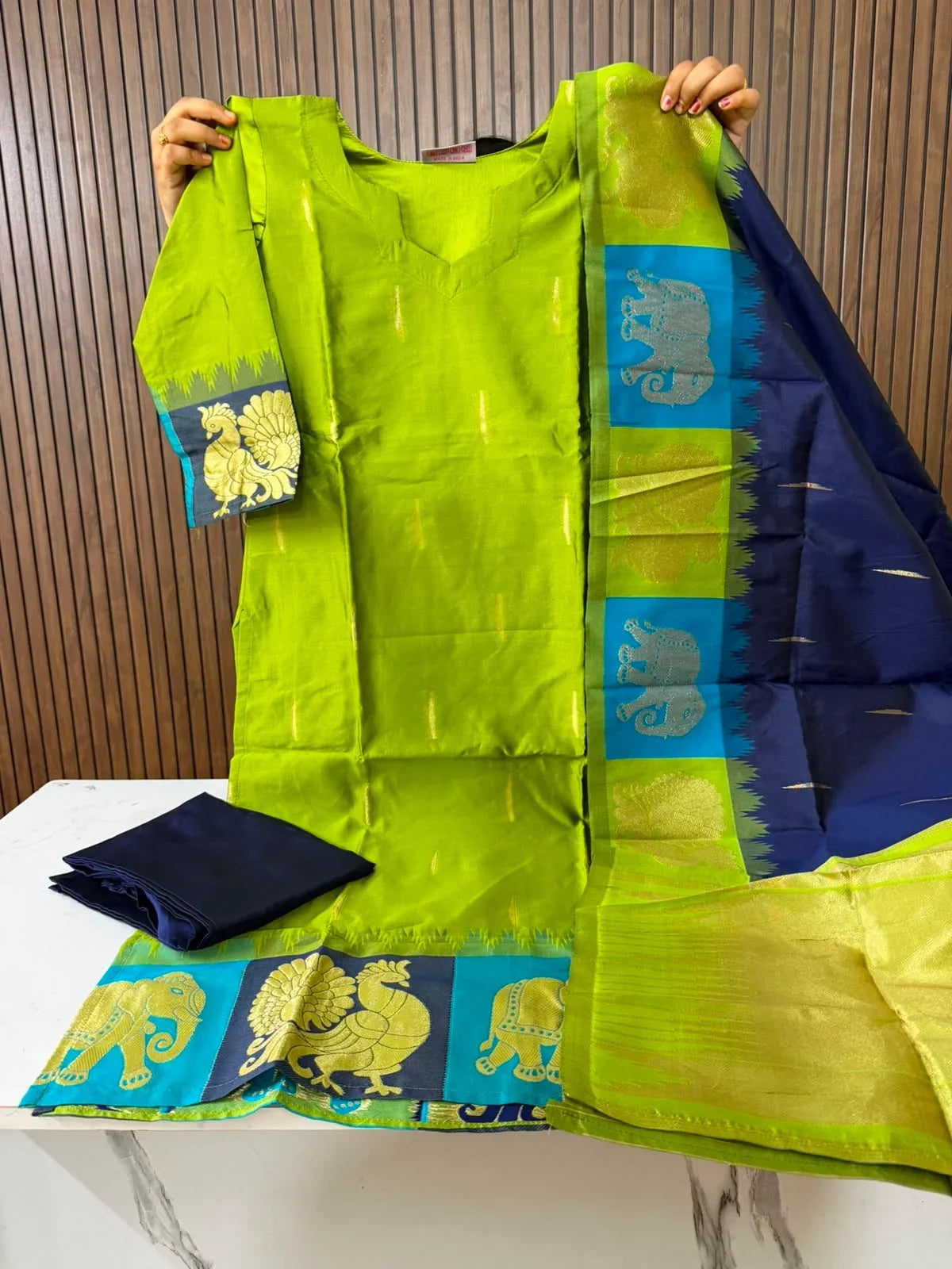 Gadwal Border Banarasi Silk 3 Piece Set