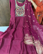 Deep magenta / M