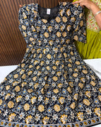 very dark navy flowers / XXL