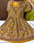 mustard yellow flowers / XXL