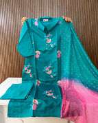 vibrant teal / M